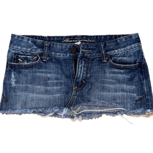 SOLD ON DEPOP - y2k 2000s mini Abercrombie & Fitch mini denim skirt ! - Picture 1 of 3